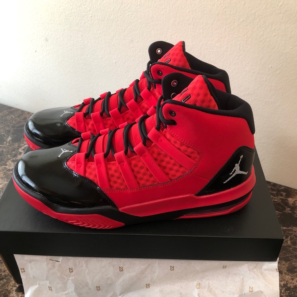 Nike Jordan Max Aura